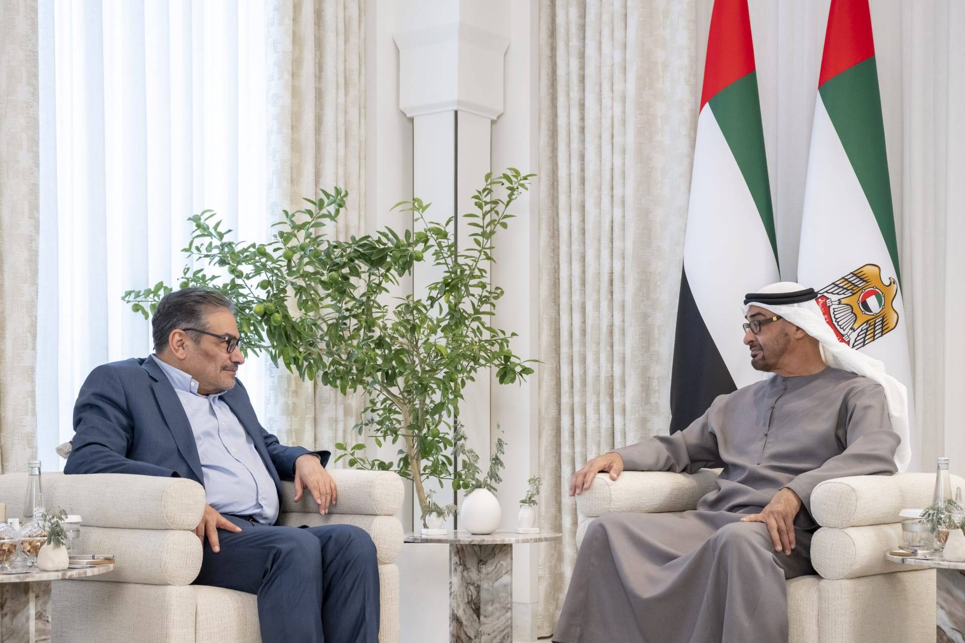 شمخاني خلال لقائه بن زايد: المشاكل الحالية سببها تدخلات أميركا وإسرائيل في الخليج