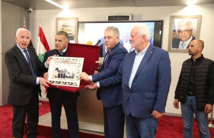 ابراهيم مكرّماً في السفارة الفلسطينيّة: بالوحدة ننتخب رئيساً... وبالوحدة نخرج من نفق الأزمات
ندعو للعودة لنقاط القوّة في عالمنا العربي... والطريق الأسلم لذلك هو الالتفاف حول فلسطين