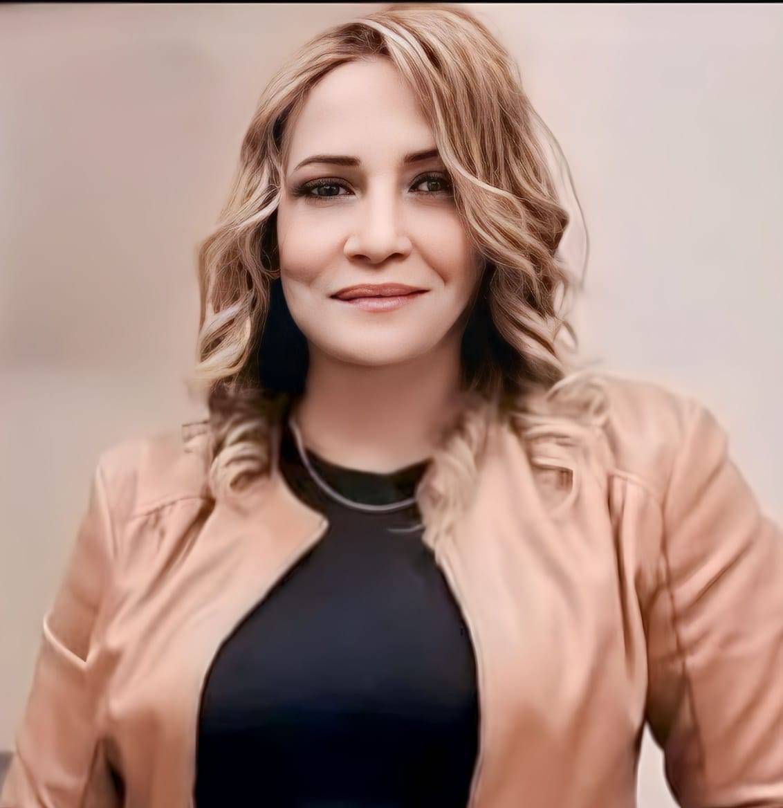 تكريم نجلاء الراوي مؤسس "هنا العاصمة" كأم مثالية احتفالا بعيد الأم
