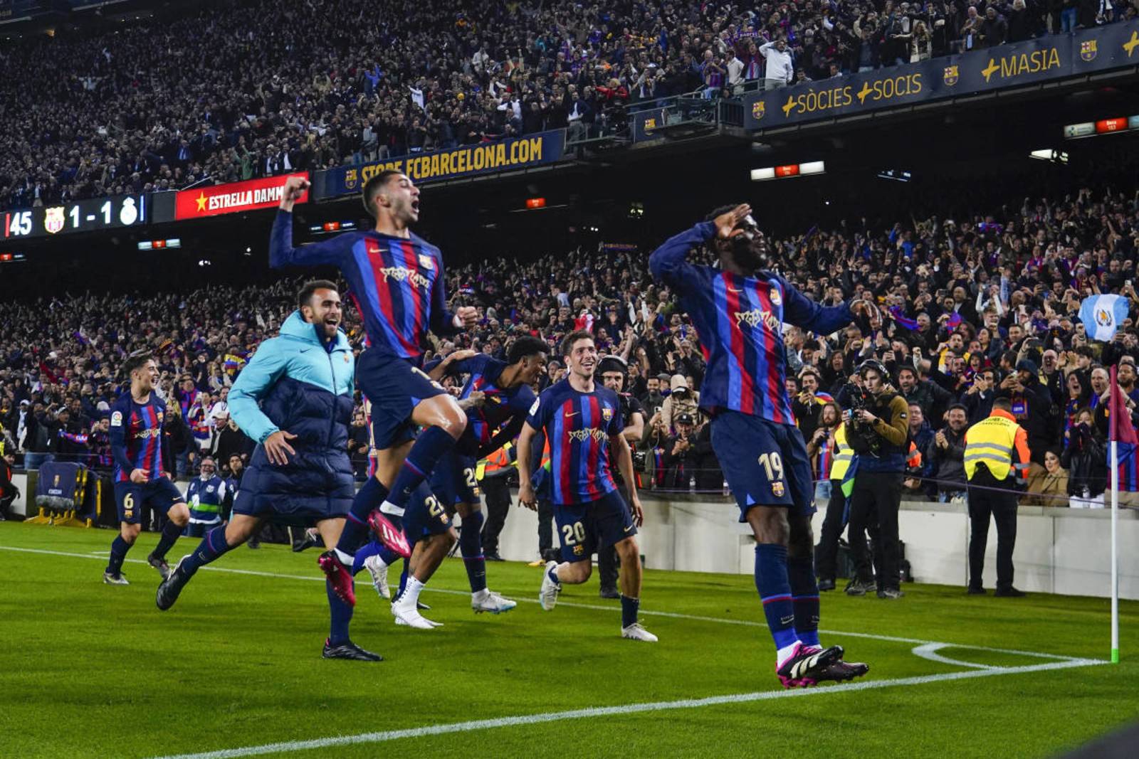 برشلونة يحقق ريمونتادا درامية على ريال مدريد ويقترب من اللقب