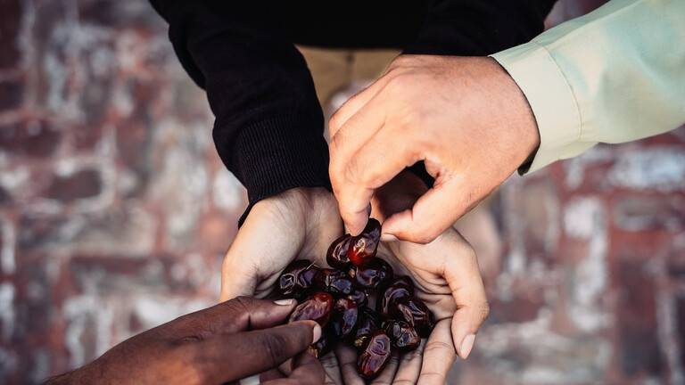 ماذا يحدث للجسم بعد تناول التمر يوميا؟