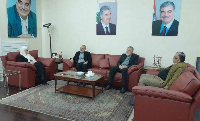 الحريري عرضت مع المقدح
والشايب أوضاع عين الحلوة