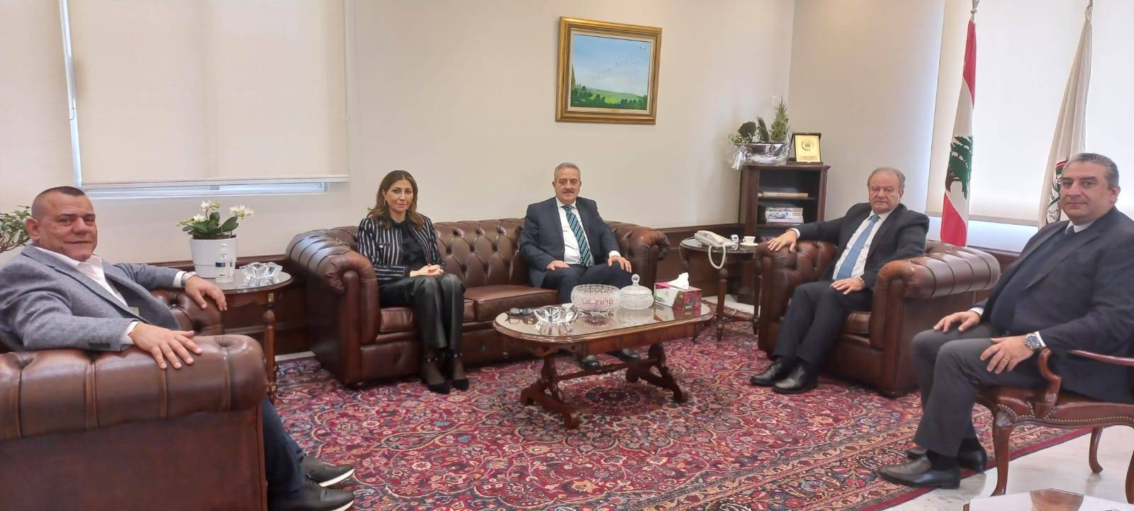 كسبار تداول مع رئيس لجنة العلاقات الدوليّة
في النقابة النظام الداخلي لآداب المهنة