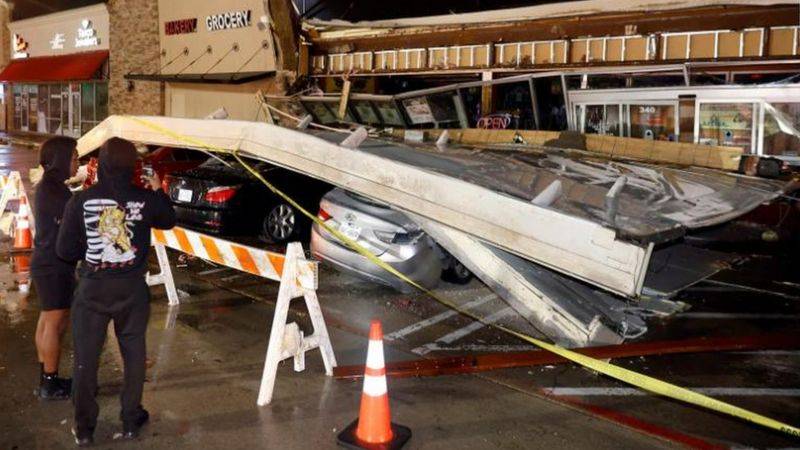 إعصار ميسيسبي.. الكثير من سكان الولاية محاصرون تحت أنقاض المباني المدمرة