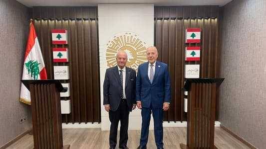 دبوسي يعرض مع حرب سبل

ترميم أبنية طرابلس المتصدّعة
