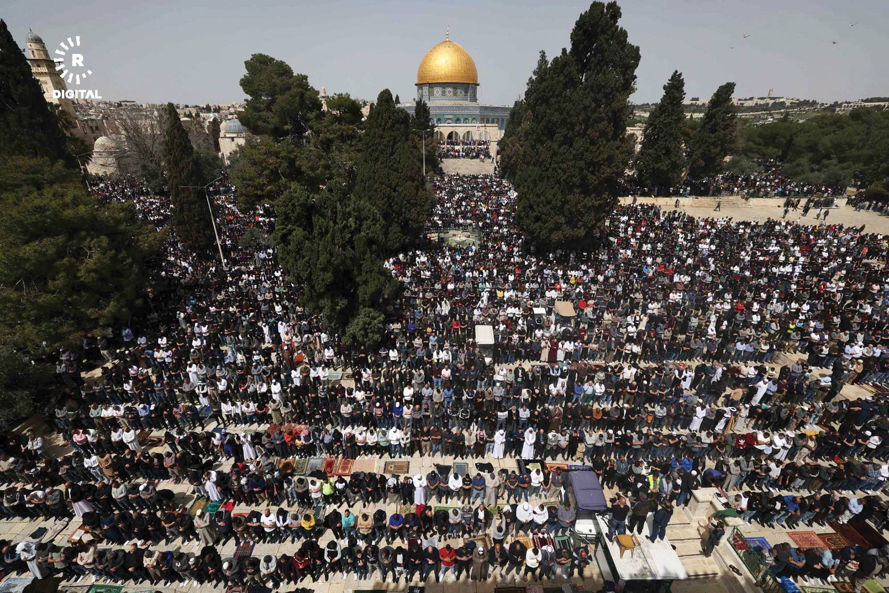 الفلسطينيّون يخرقون إجراءات الإحتلال ويُؤدّون صلاة الجمعة في الأقصى
المدعية العامة لنتنياهو : تدخلكَ في تعديلات القضاء غير قانوني