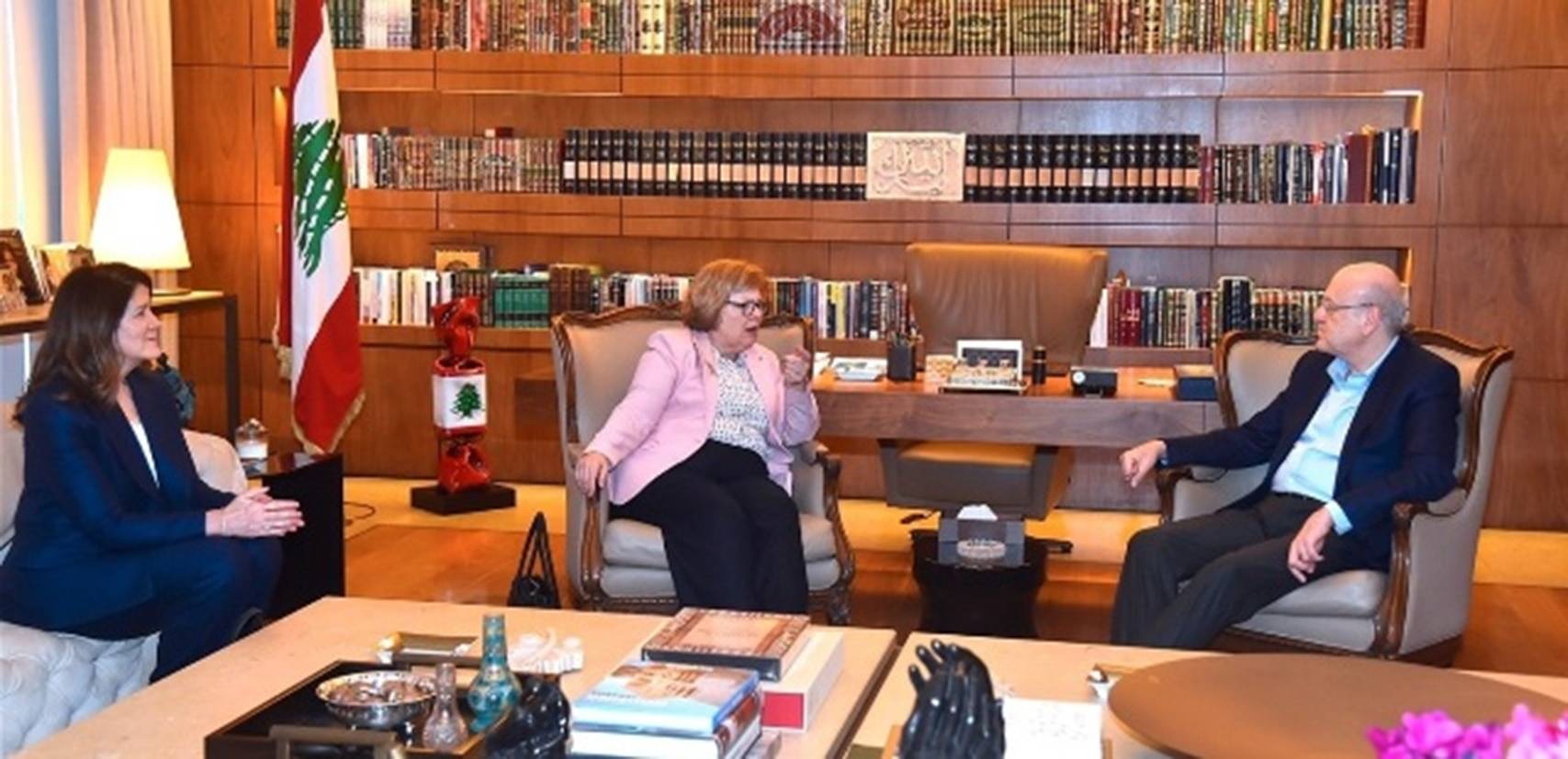 هل عاد الدور الأميركي إلى لبنان على حساب الفرنسي؟