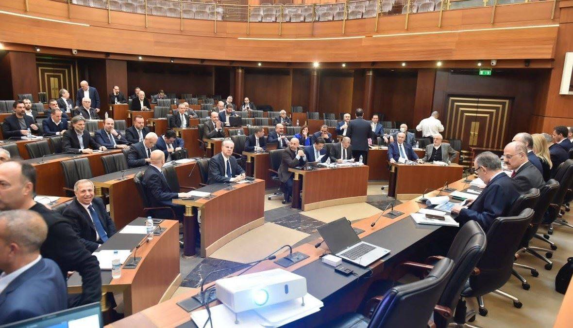 جلسة اللجان: حوار طرشان بين النواب والحكومة في ظل سياسة الترقيع
المسؤول عن انفلات الدولار مجهول... ومساعدة صندوق النقد في العهد الجديد