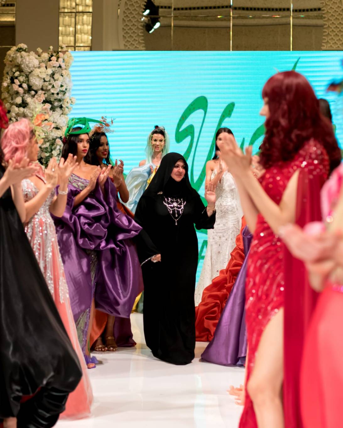 منى المنصوري تخرج عن المألوف بمجموعة أزياء مستوحاة من "Ladybug الدعسوقة"