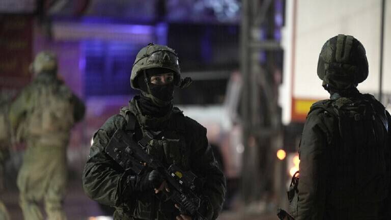 قوات الإحتلال تقتحم مخيم عقبة جبر في أريحا ومواجهات عنيفة مع الفلسطينيين