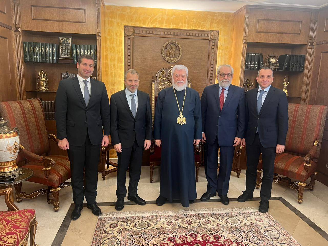 باسيل يلتقي البطريرك كشيشيان