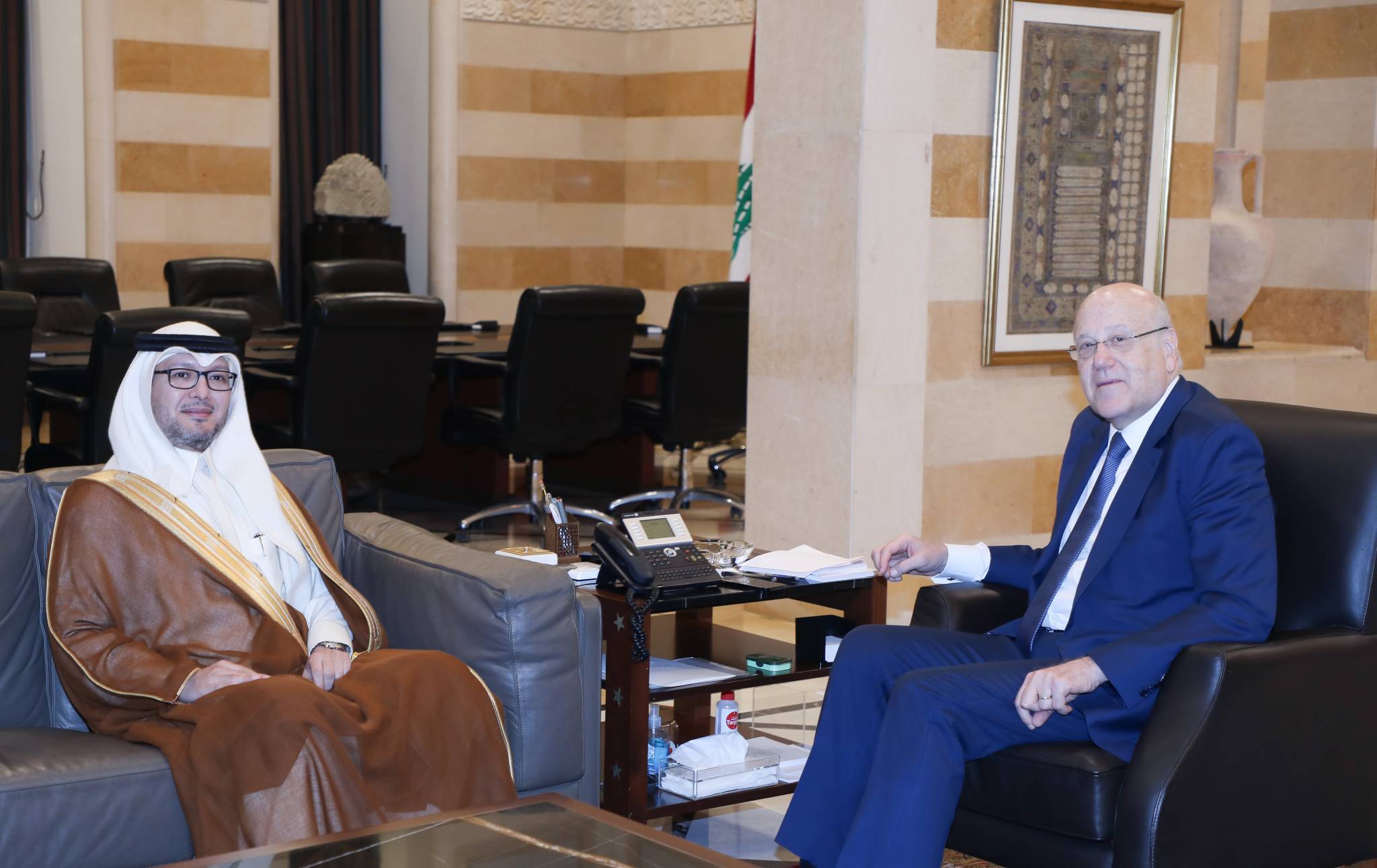 حرب "الساعة" بين "تهميش" المسيحيين "ويتم" السنّة؟
إنزعاج سعودي من استهداف صلاحيّات رئيس الحكومة
القوى السياسيّة المسيحيّة قلقة من باريس وواشنطن!