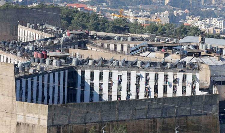 توقيف سيدة حاولت إدخال مخدرات إلى إبنها داخل سجن الرومية