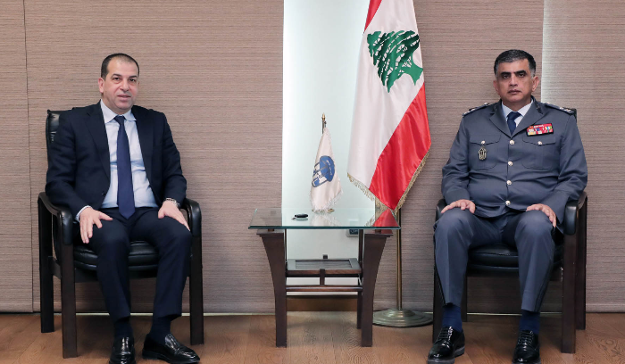 عثمان عرض مع الوردات
الأوضاع المعيشيّة