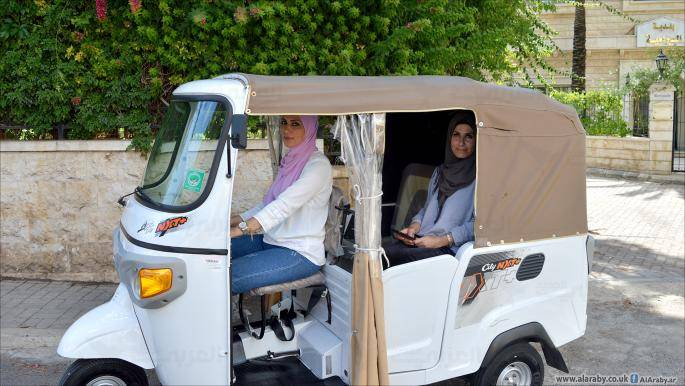«التكاتك» تبسط نفوذها على قطاع النقل العام... والسيّارات العموميّة تكاد أن تختفي!
تُستغلّ في تهريب الأسلحة وبيع المخدّرات... والوضع سيُصبح خطراً إذا بقيت الدولة غائبة...