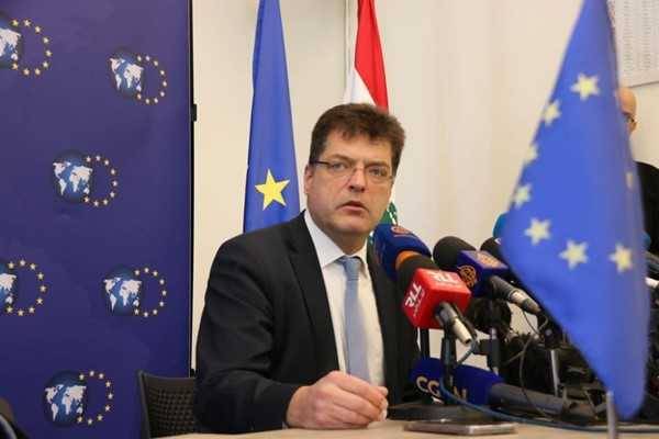 المفوض الأوروبي لشؤون النازحين: متضامنون مع لبنان
وسنستمرّ بدعم اللاجئين... واللبنانيين الأكثر هشاشة
