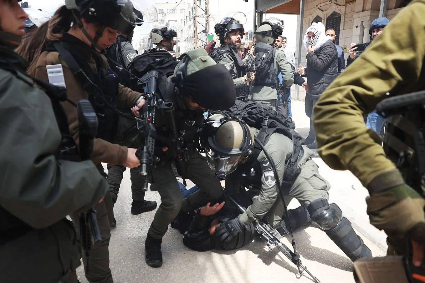 تحذيرات لنتنياهو: بن غفير قد ينفذ انقلاباً... والاحتلال يغلق أبواب الاقصى