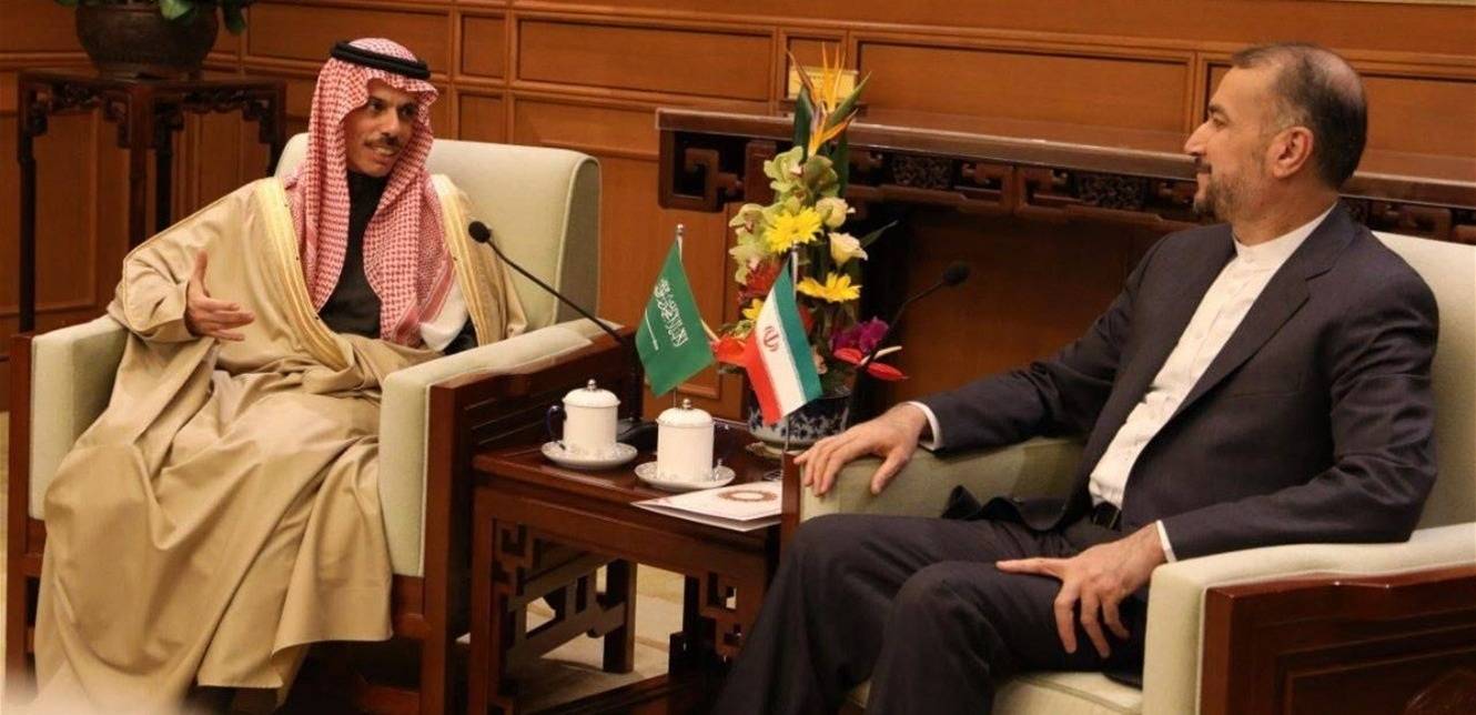 لقاء وزيري خارجيّة إيران والسعوديّة قرّب لبنان
خطوة إضافيّة من الحلّ... مساع لرئيس قبل القمّة