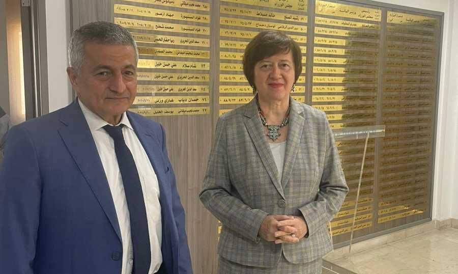 الخليل عرض الاوضاع
الاقتصادية مع فرونتسكا