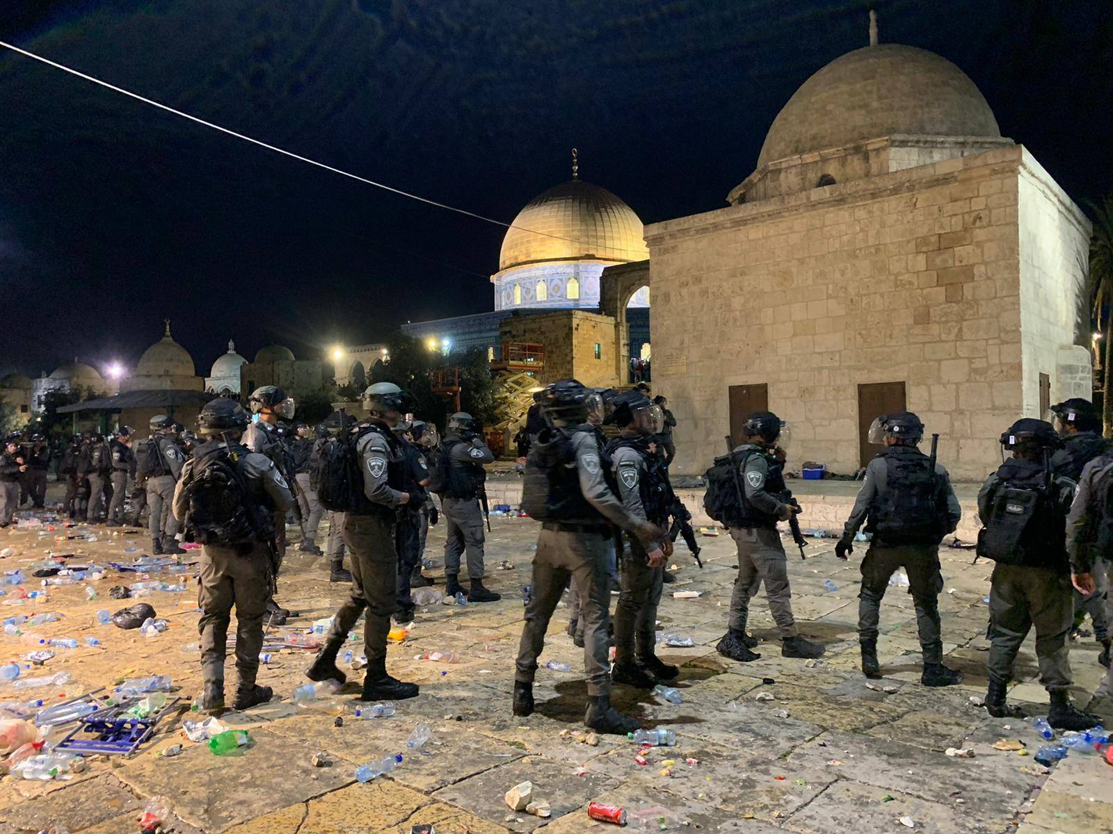 هل تنفجر انتفاضة جديدة ؟
الاحتلال يتمادى في اعتداءاته ويقتحم الاقصى للمرة الثانية في 24 ساعة