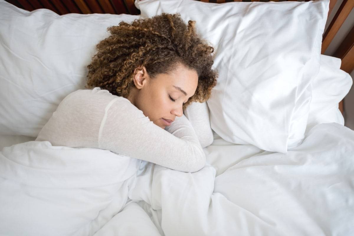 هل يساعد المغنيسيوم على النوم بشكل أفضل؟