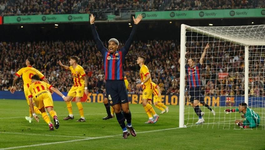 برشلونة يرفض هدية فياريال ويتعادل مع جيرونا في "الكامب نو"