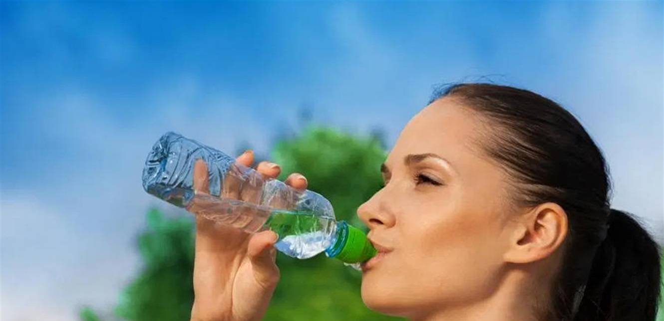 4 أنواع من الأطعمة تزيد شعورك بالعطش.. ابتعدوا عنها في رمضان
