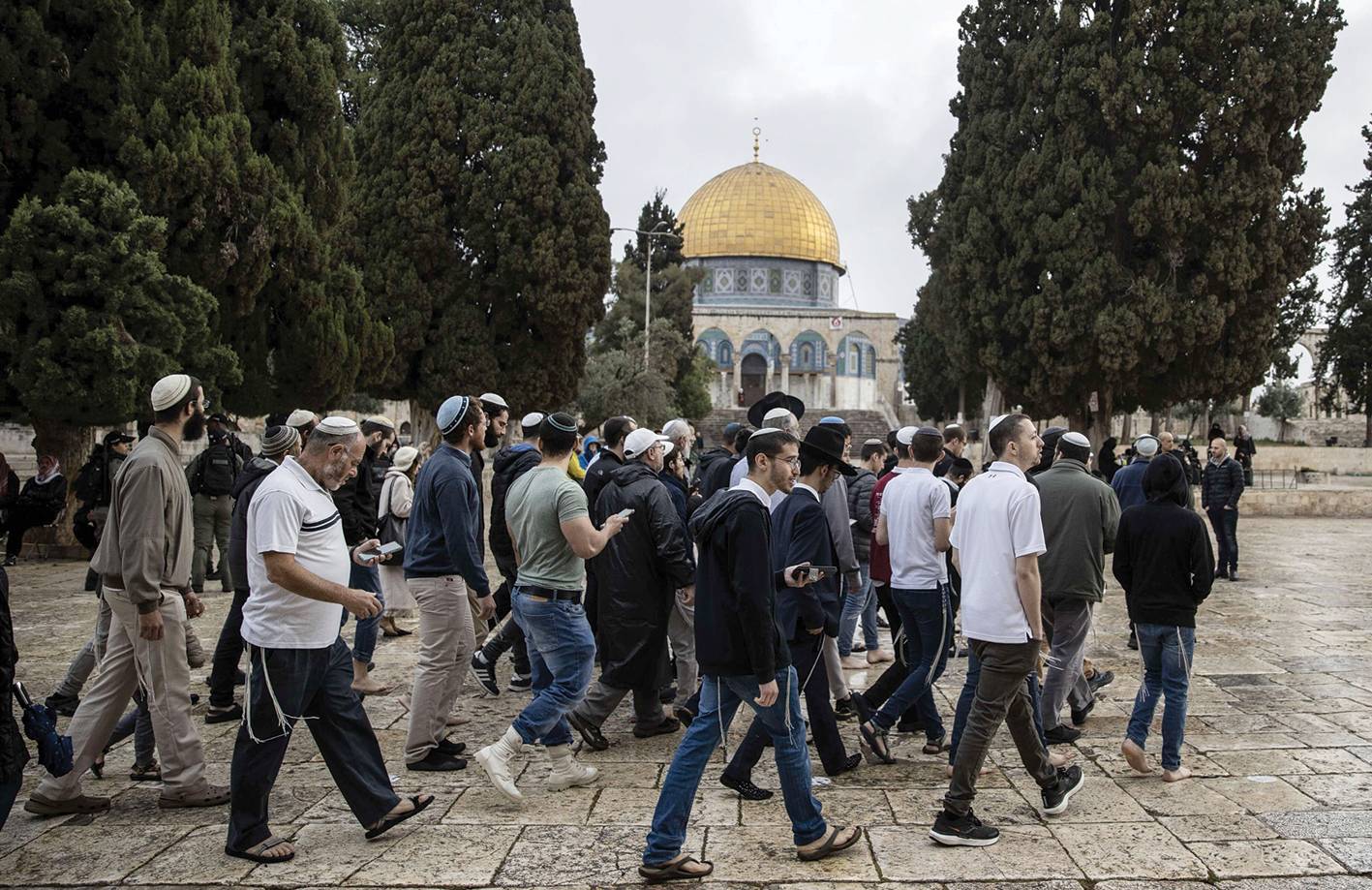 الاحتلال يمنع المستوطنين من دخول الاقصى... وتأهب أمني في يوم القدس
نتانياهو : «اسرائيل» لا تريد معركة واسعة... والمعارضة : فقد السيطرة