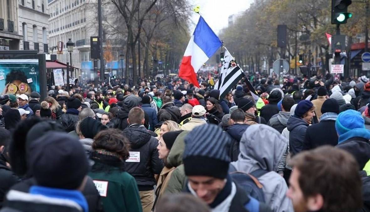 النقابات الفرنسية تطلب من ماكرون عدم إصدار قانون إصلاح نظام التقاعد