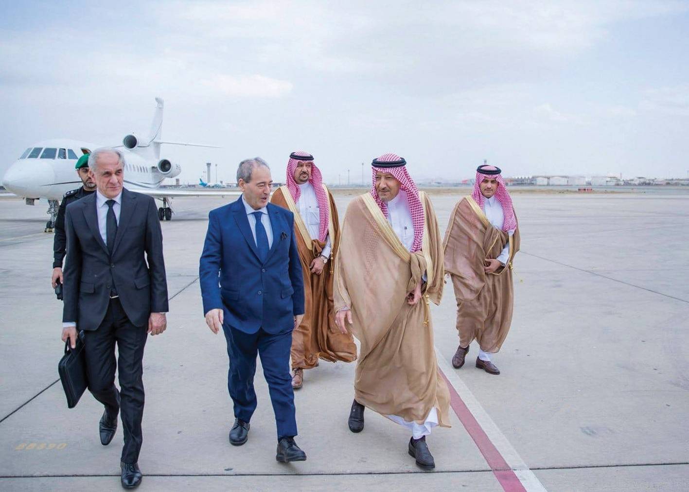 وزير الخارجية السوري في السعودية
وفد ايراني في الرياض لاعادة فتح السفارة
