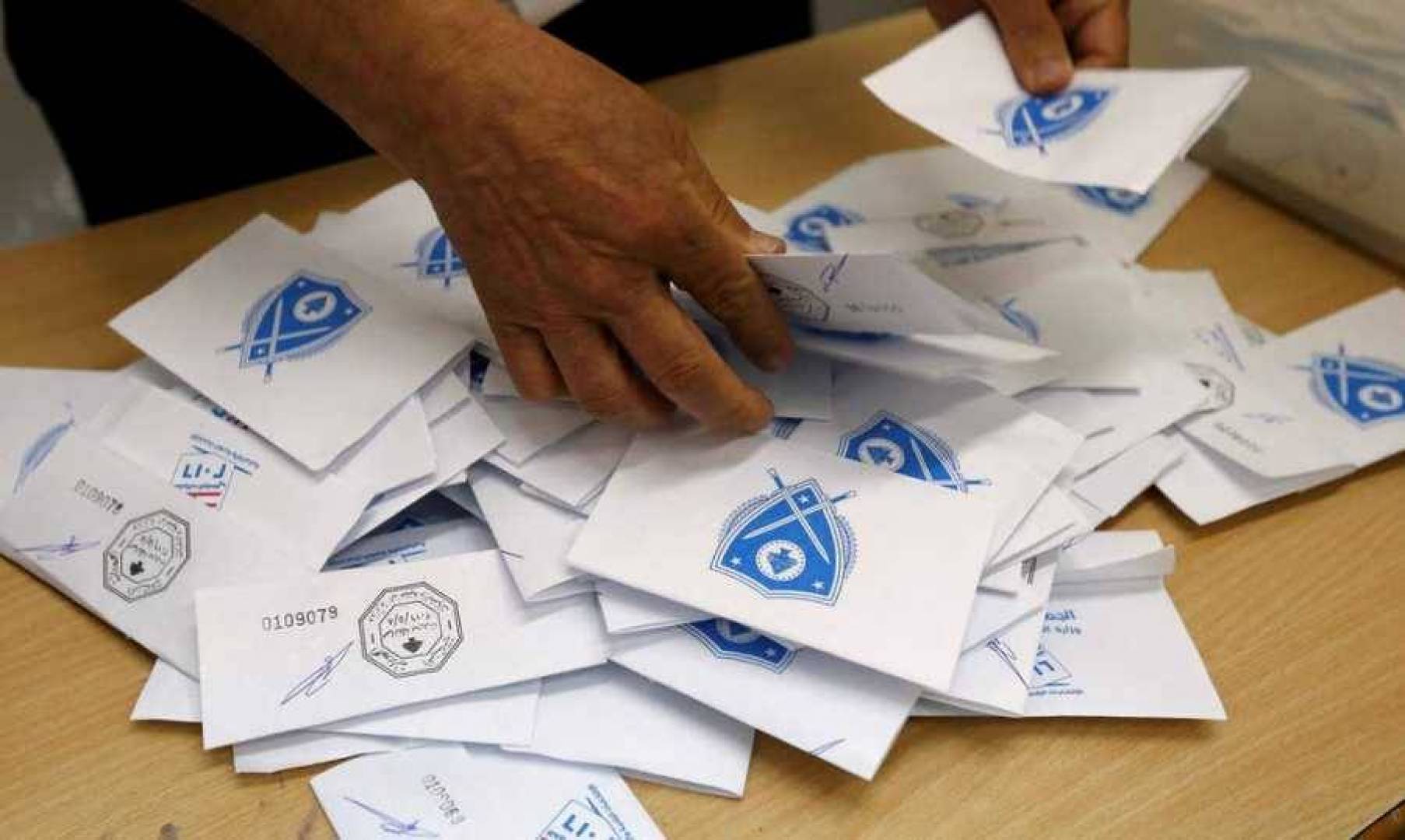 التمديد للبلديّات يفتح خطوط «التيّار»
مع عين التينة... التوافق فقط «على القطعة»