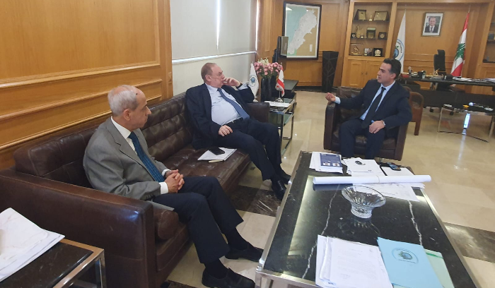 حميه بحث مع البستاني في الاضرار

التي خلفتها العاصفة في منطقة الشوف