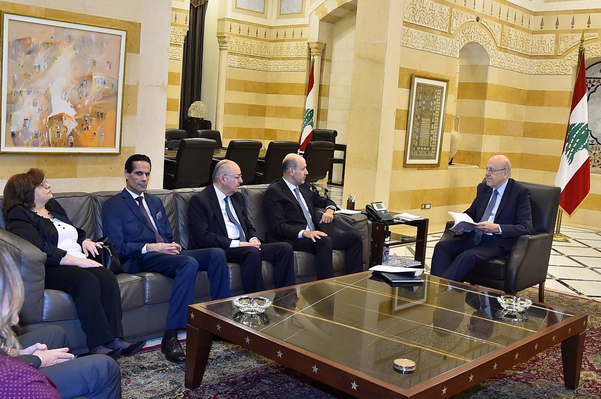 ميقاتي تسلم رأي الاستشاري لديوان المحاسبة حول عقد
انشاء مبنى جديد للمسافرين في المطار واعتباره باطلا