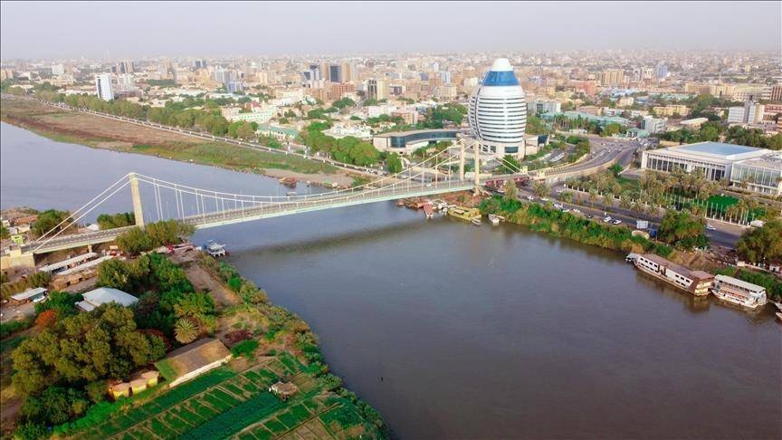 آلاف السكان يفرون من الخرطوم وسط معارك محتدمة لليوم الخامس