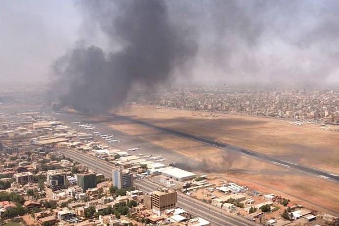 الجيش السوداني أعلن موافقته على هدنة جديدة لمدّة 24 ساعة
تراشق بالاتهامات... والحديث عن تورّط أطراف إقليميين