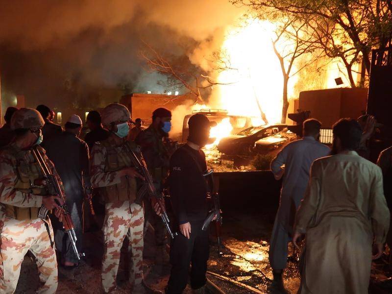 7 قتلى و45 جريحا بتفجيرين إستهدفا مجمعا لشرطة مكافحة الإرهاب في باكستان