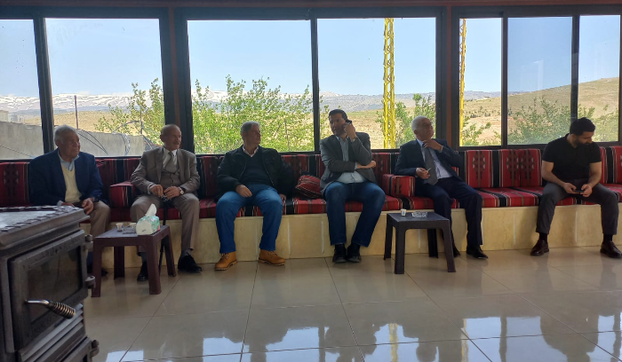 الحاج حسن تابع اوضاع
القطاع الزراعي مع وفد نقابي
