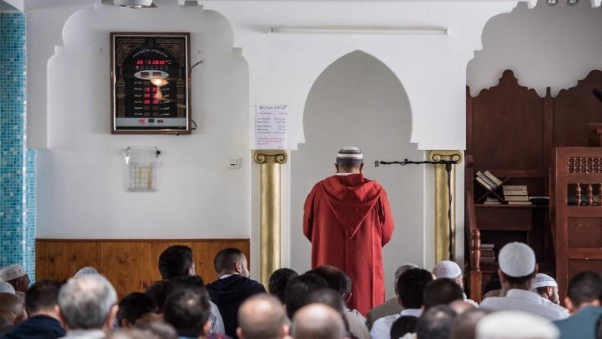 تعرّض إمام مسجد في الجزائر للطعن