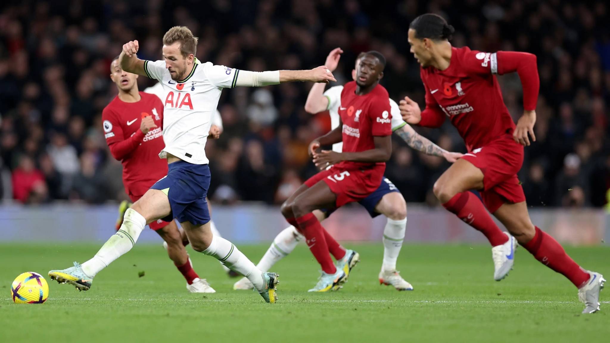 الدوري الانكليزي : لقاء قمة بين ليفربول وتوتنهام اليوم
و4 أرقام تشعل مباراة مانشستر يونايتد وأستون فيلا