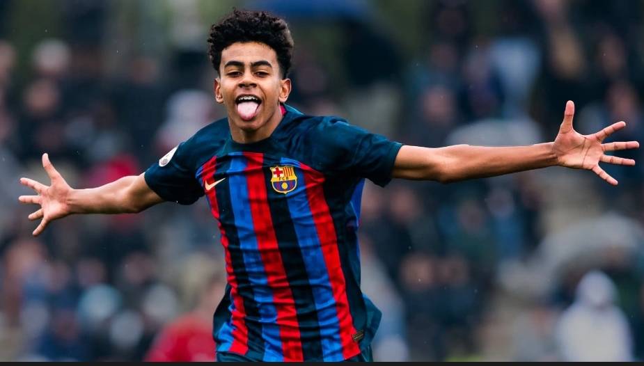لامين يامال يدخل تاريخ برشلونة من أوسع أبوابه