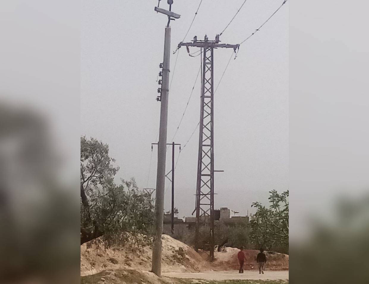 جثة على عامود الكهرباء.. هذا ما عثر عليه في عين قانا