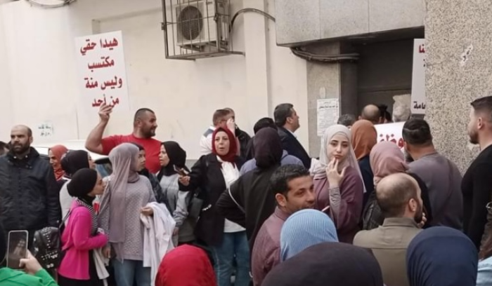 اعتصام لموظفي المستشفى الحكومي في حلبا لهذا السبب!
