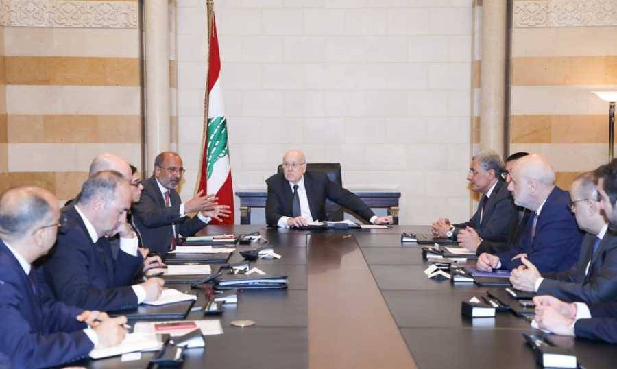 إجتماعان في السراي حول ملف النازحين السوريين: إقرار تشكيل لجنة لتنظيم العودة الطوعيّة والآمنة
إسقاط صفة نازح عن كلّ من يغادر لبنان لزيارة سوريا... والـ"داتا" تسلّم خلال أسبوع بالحدّ الأقصى