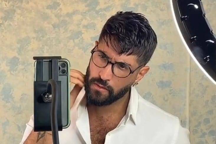 ايلي صادر ونظاراته الغريبة على تيك توك..ماذا فعل؟