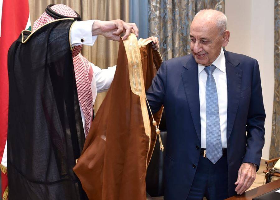 بري أمام وفد من شيوخ العشائر العربية: سنكون كتفاً الى كتف في مواجهة الفتنة
