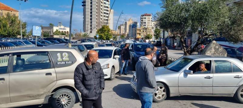 اعتصامات للسائقين العموميين في عدد من المناطق وبيروت
احتجاحا على المنافسة غير الشرعية من السيارات الخصوصية