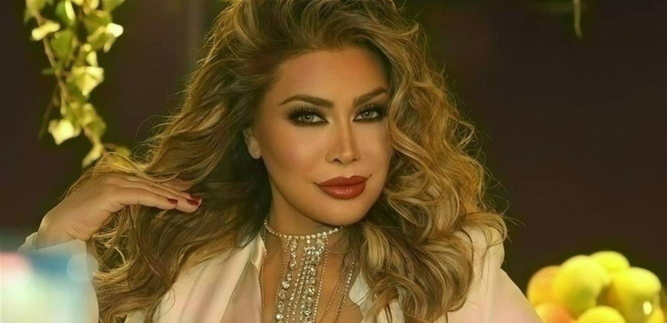 تتويج نوال الزغبي بأيقونة الموضة في دبي