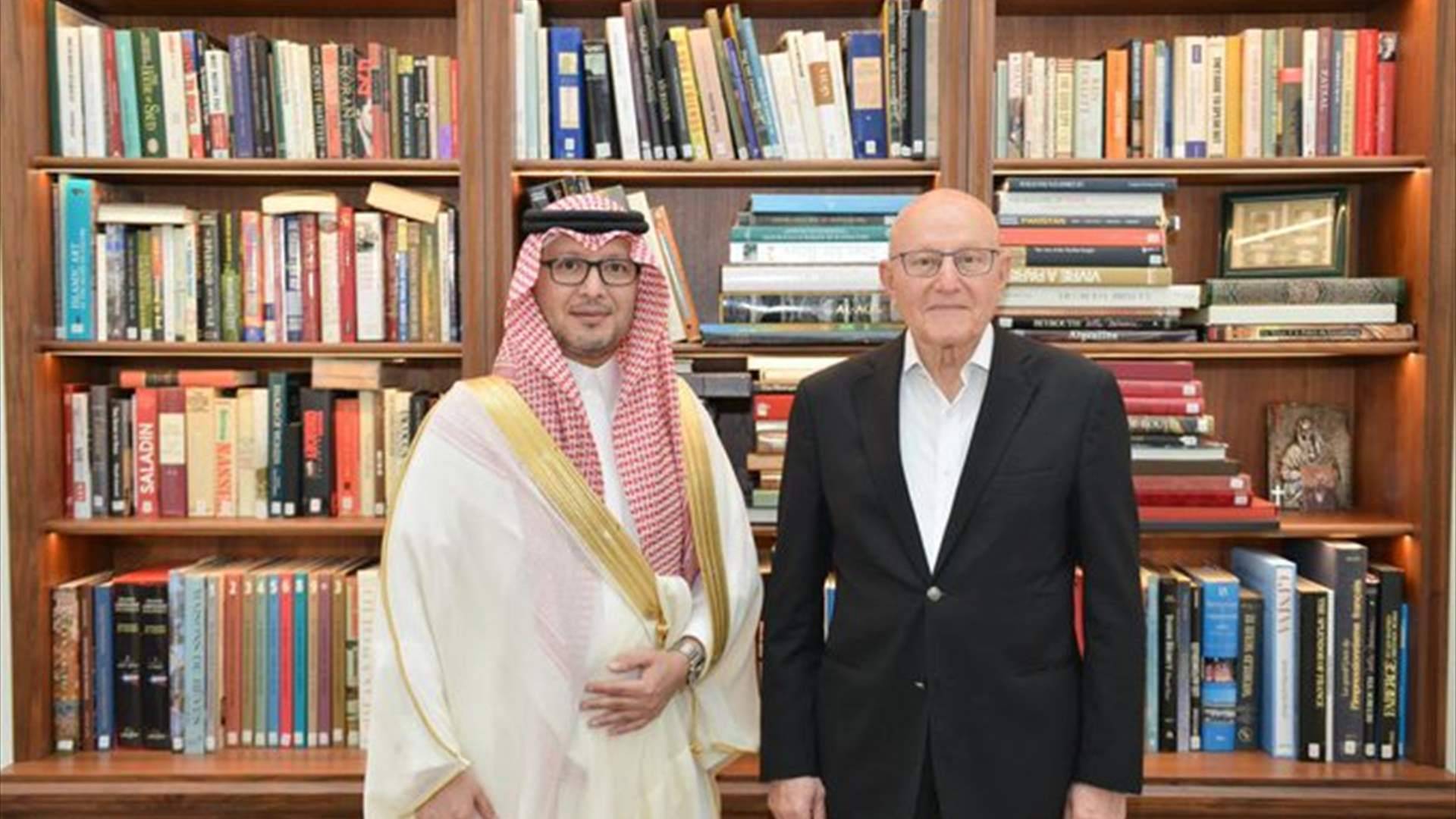 تمام سلام يستقبل السفير بخاري وهذا ما تم البحث به