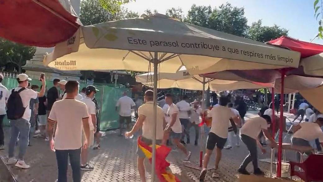 اشتباكات بين جماهير ريال مدريد وأوساسونا قبل نهائي كأس إسبانيا