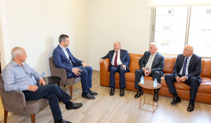 فرنجية عرض مع وفد عمالي واقع المتقاعدين
وتفعيل اقتراح قانون التعويضات على صيرفة